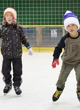 冬休みに親子で楽しむアイススケート場3選