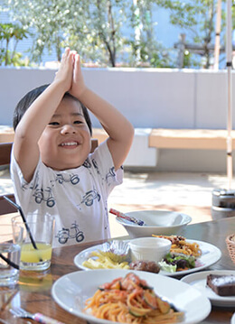 開放的なテラス席で過ごす　子ども連れでも安心のカフェ3選