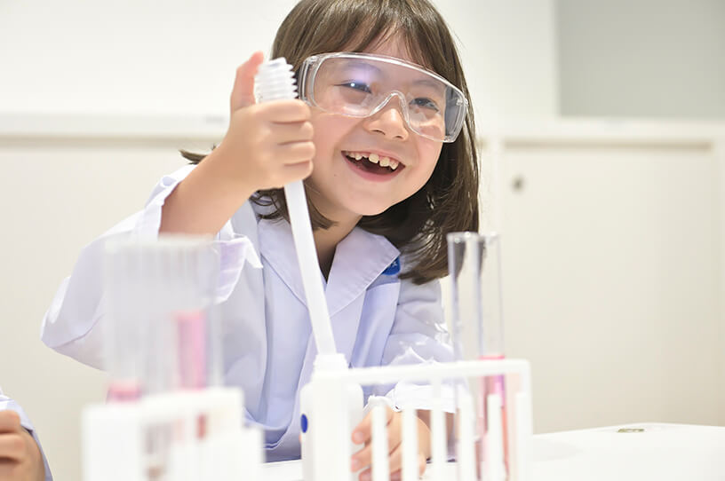 子どもの好奇心を育む習いごと 「科学実験教室」の画像