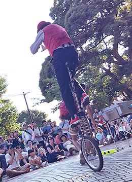 国内トップレベルの大道芸が楽しめるフェスティバル