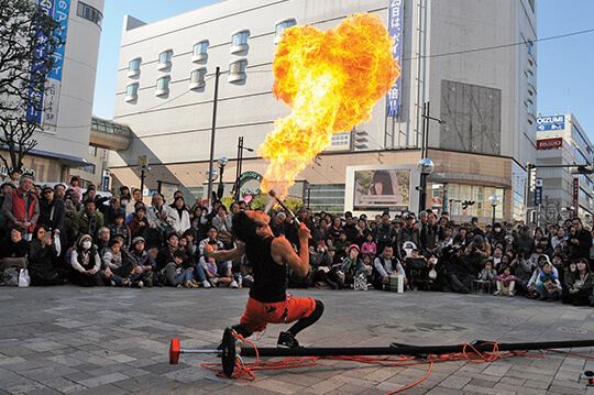 世界の大道芸人が厚木に集結