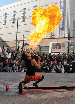 世界の大道芸人が厚木に集結