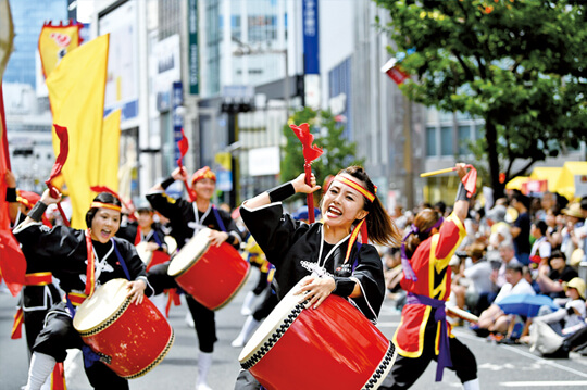 新宿夏の風物詩「エイサーまつり」が3年ぶりに開催