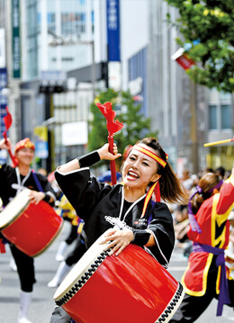 新宿夏の風物詩「エイサーまつり」が3年ぶりに開催