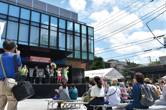 さまざまな世代や年代が集結する下北沢の音楽祭