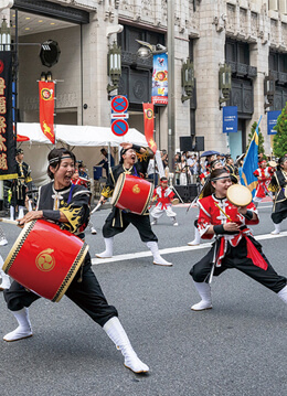 夏の新宿に沖縄舞踊・エイサーがやって来る