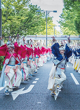 100を超えるチームが参加する夏の奉納祭り