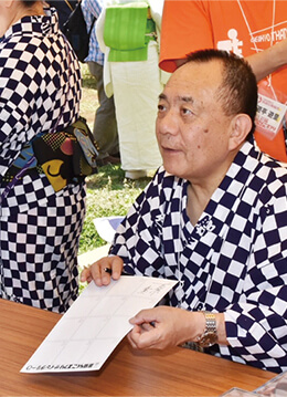 マジックや演芸会、寄席文字など体験教室の催し