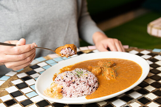 一日の疲れを吹き飛ばす仕事帰りに食べたいカレー3選