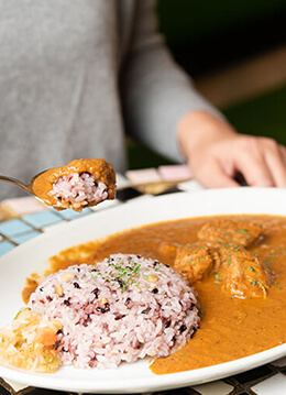 一日の疲れを吹き飛ばす仕事帰りに食べたいカレー3選