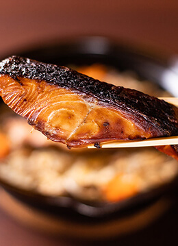 旬を迎える秋に食べたい 小田急線沿線のおいしい鮭料理３選