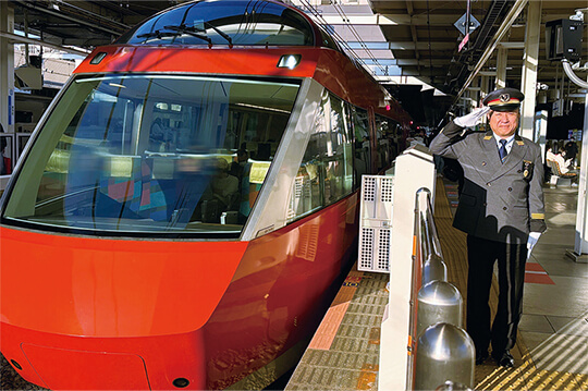 1日駅長体験もできる小田急スペシャル夢袋を販売