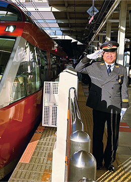 1日駅長体験もできる小田急スペシャル夢袋を販売