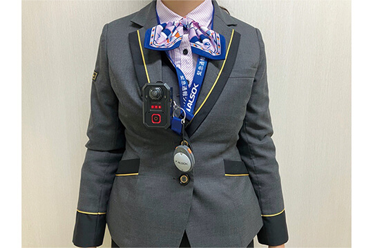 安全性向上を目指し全駅の駅係員に装着型カメラを導入