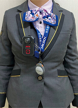 安全性向上を目指し全駅の駅係員に装着型カメラを導入