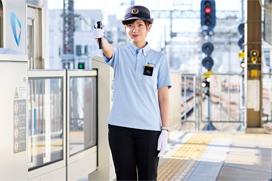 暑さ対策として全駅の係員へポロシャツ制服を導入