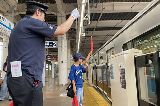 親子で楽しみながら鉄道の仕事を体験できるゼミを開催